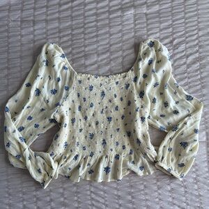 Arizona Jeans Co Yellow Smocked Long Sleeve Floral Top (XL)